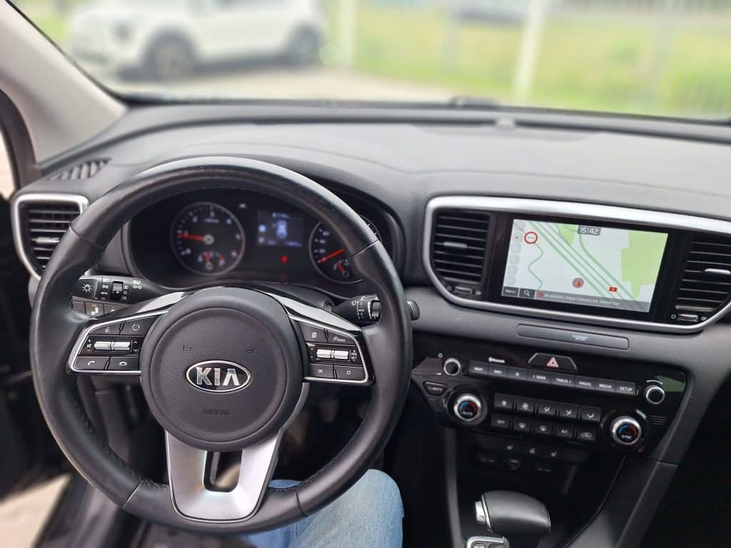 Kia Sportage 1.6 CRDI MHEV Black Edition – używany osobowy SUV, tylne drzwi ładunkowe | UNI-TRUCK