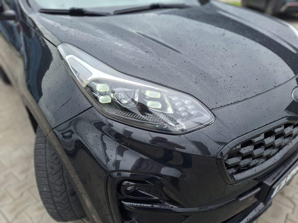 Kia Sportage 1.6 CRDI MHEV Black Edition – używany osobowy SUV, reflektory przednie | UNI-TRUCK