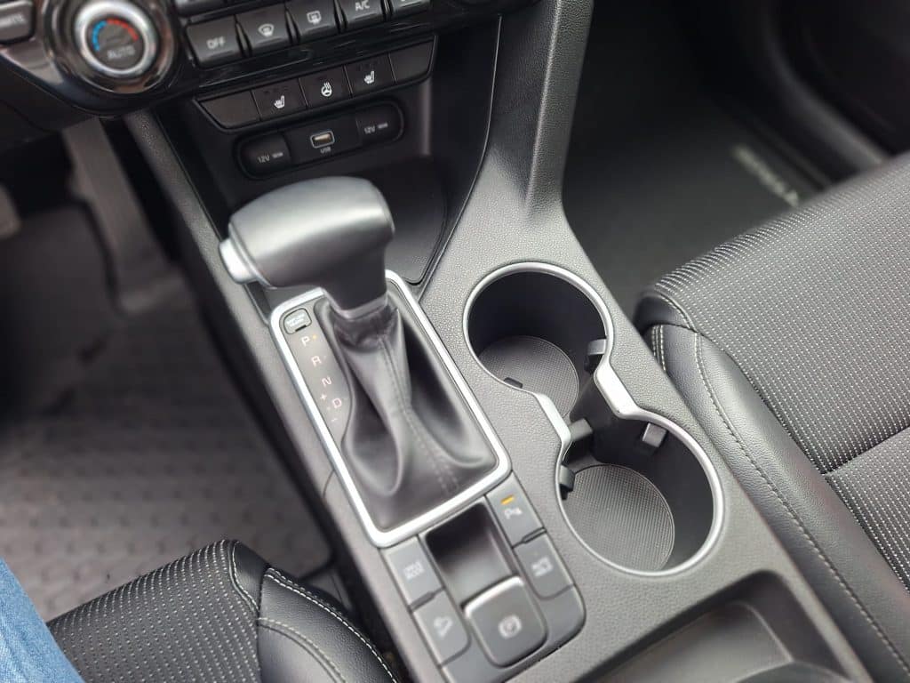 Kia Sportage 1.6 CRDI MHEV Black Edition – używany osobowy SUV, widok pod kątem 3/4 z przodu | UNI-TRUCK