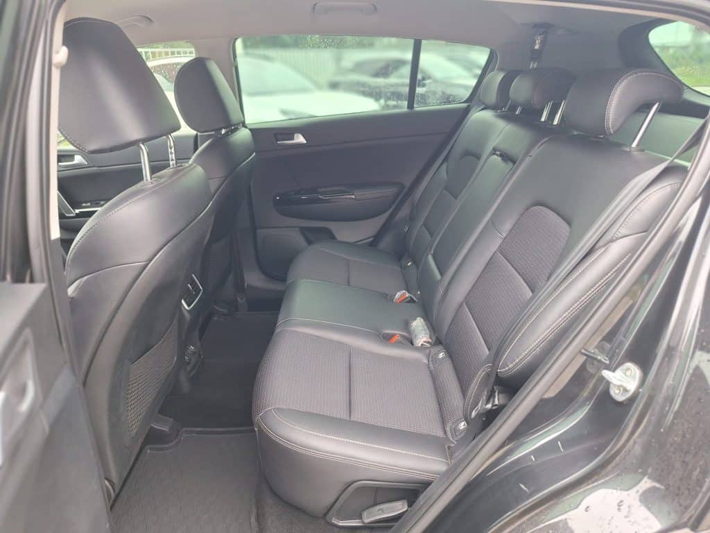Kia Sportage 1.6 CRDI MHEV Black Edition – używany osobowy SUV, przestrzeń ładunkowa | UNI-TRUCK