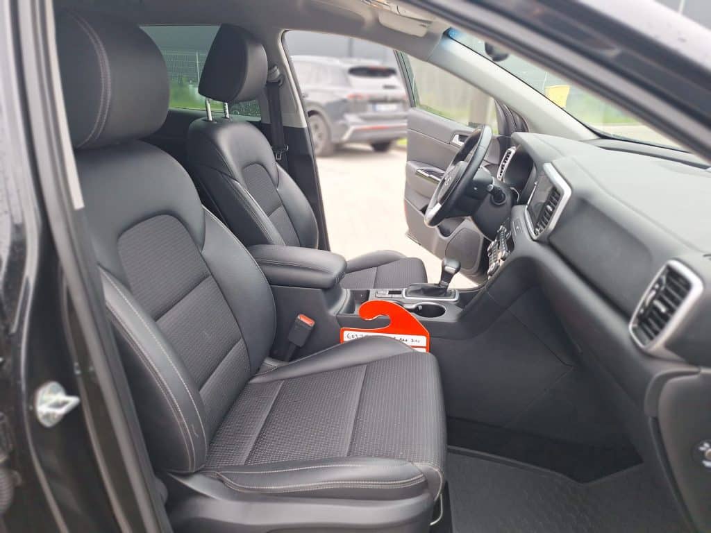Kia Sportage 1.6 CRDI MHEV Black Edition – używany osobowy SUV, widok z tyłu | UNI-TRUCK