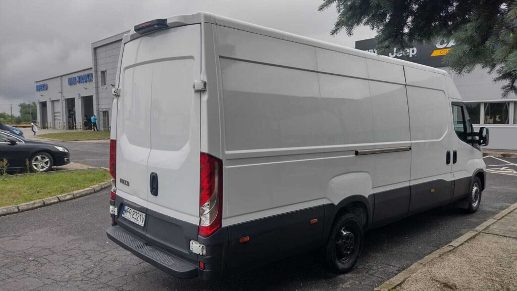 Iveco Daily 35S14 furgon – używany furgon 16 m³ L4H2, automat, serwis ASO, detal zabudowy