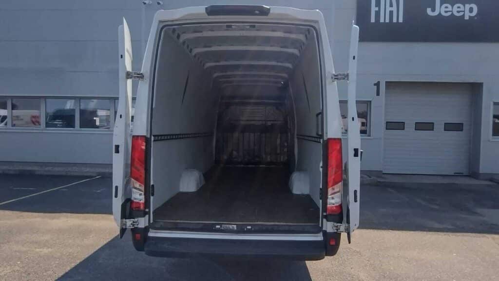 Iveco Daily 35S14 furgon – używany furgon 16 m³ L4H2, automat, serwis ASO, silnik / komora