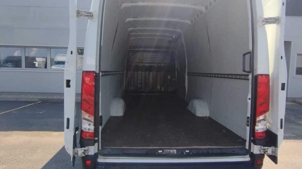 Iveco Daily 35S14 furgon – używany furgon 16 m³ L4H2, automat, serwis ASO, licznik i zegary