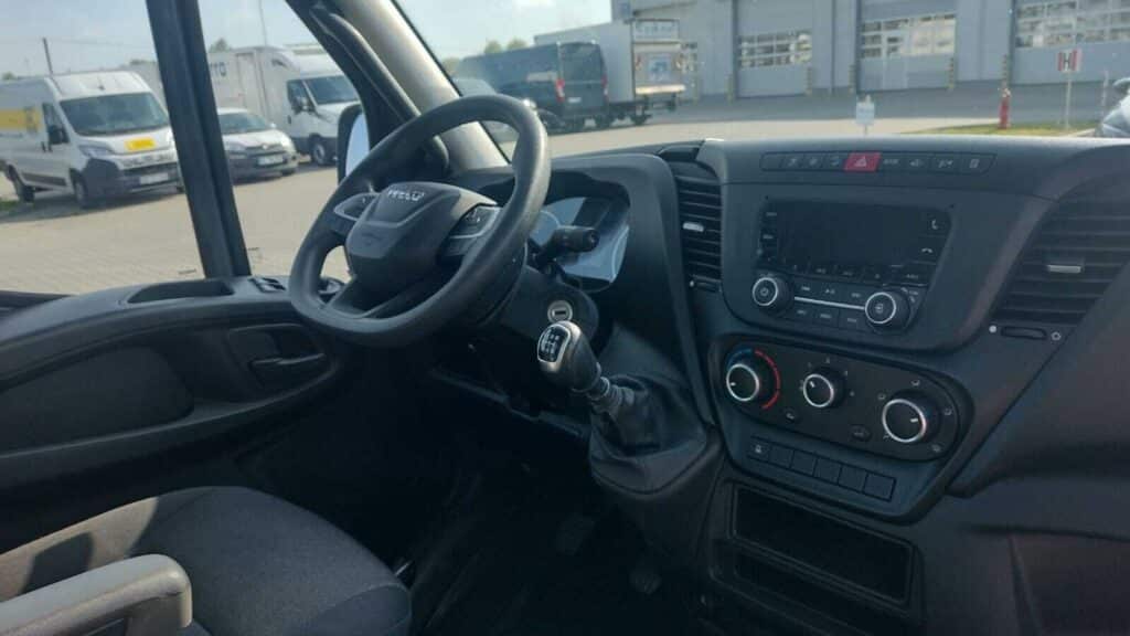 Iveco Daily 50C18 bliźniak – używana wywrotka dostawcza, koła bliźniacze