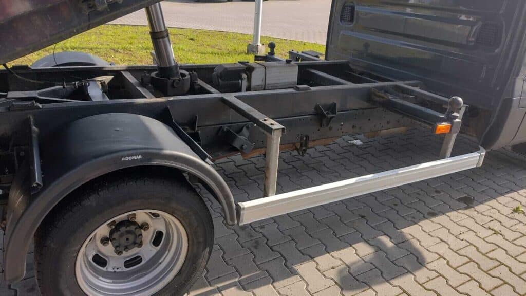 Iveco Daily 50C18 wywrotka – używana wywrotka 3,5 t z dzielonymi burtami, deska rozdzielcza